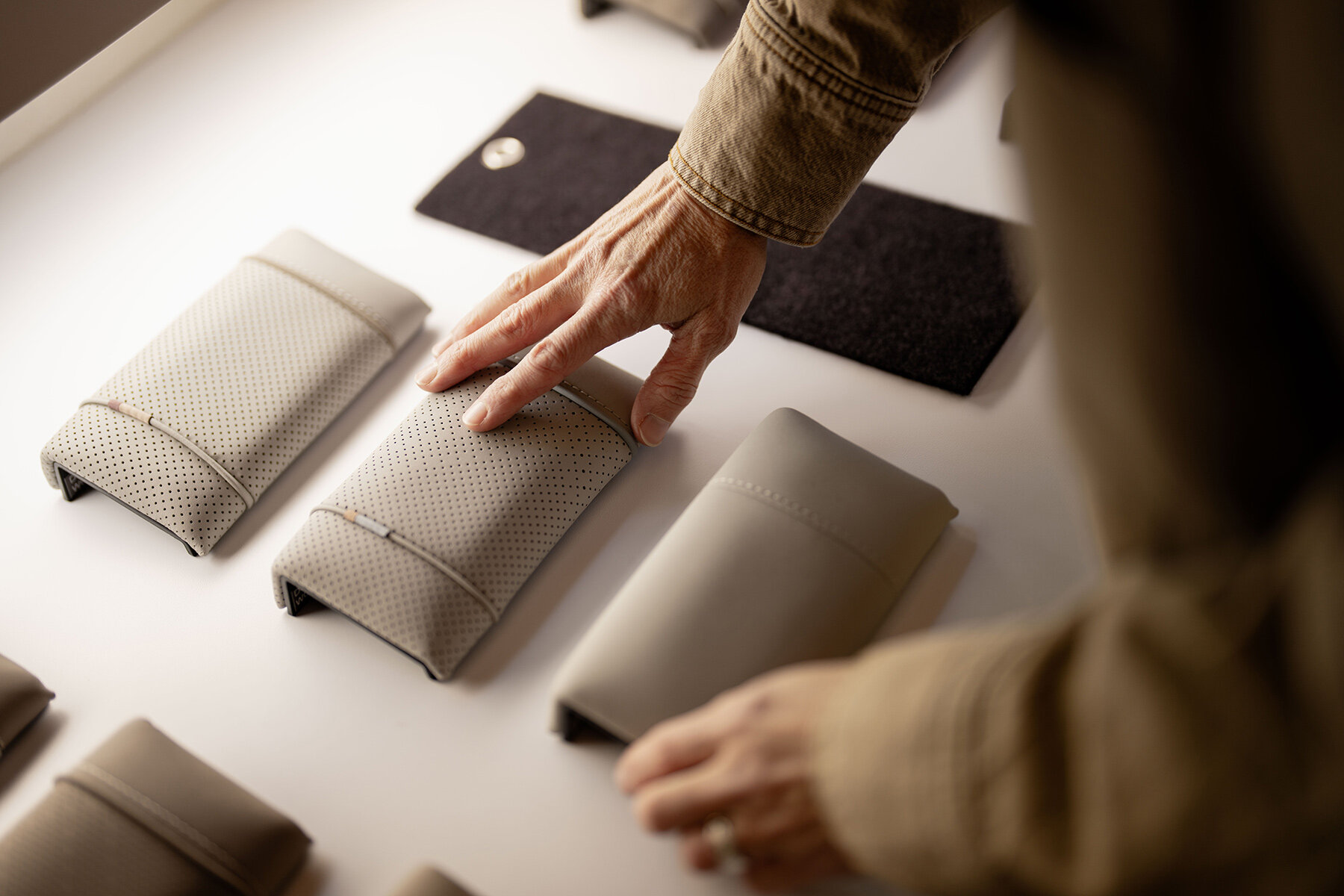 volvo-ex60-manitoga-electric-car-designboom-06a